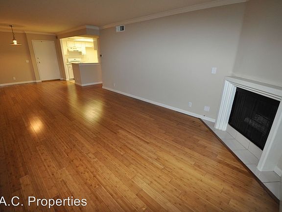3rd image of 6041 Fulton Ave APT 107
