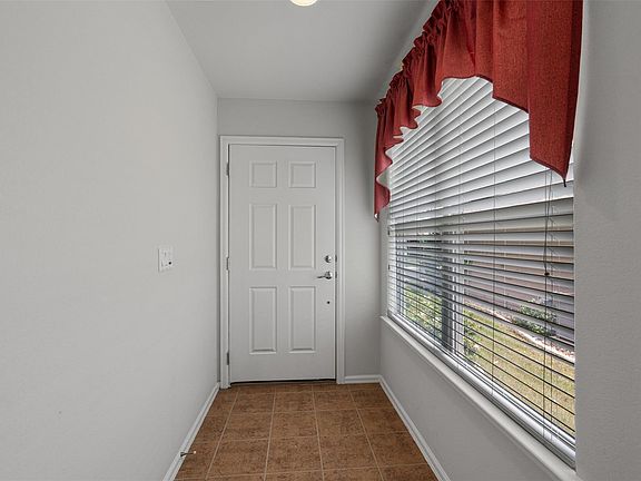 4th image of 215 Salt Creek Ln