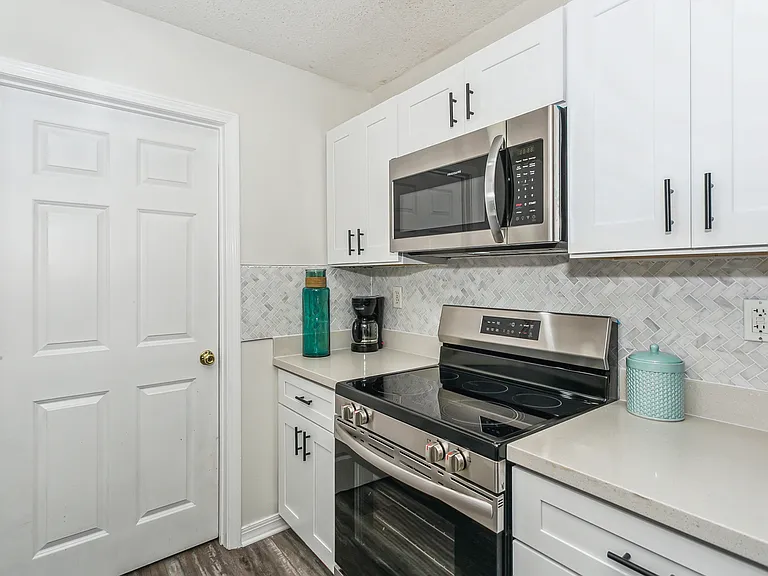 8407 Jarmen Ln — Photo 16