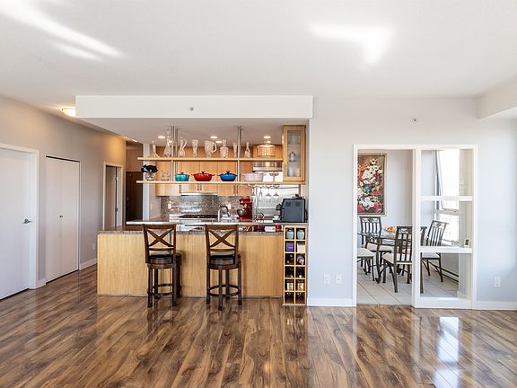 5th image of 1438 Richards St #3601