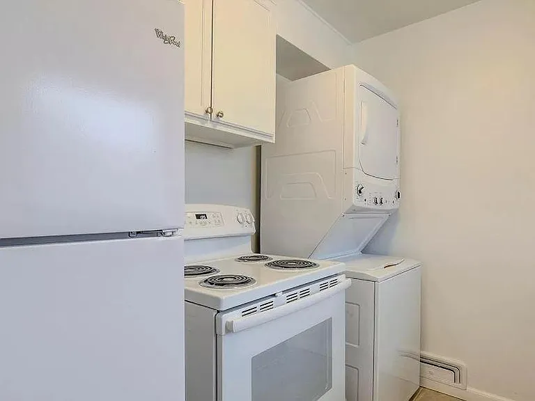 1170 S Holly St — Photo 16