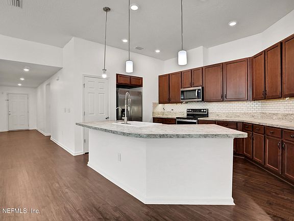 2nd image of 7185 PALM RESERVE Lane