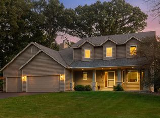 1929 Woodstone Dr, Victoria, MN 55386