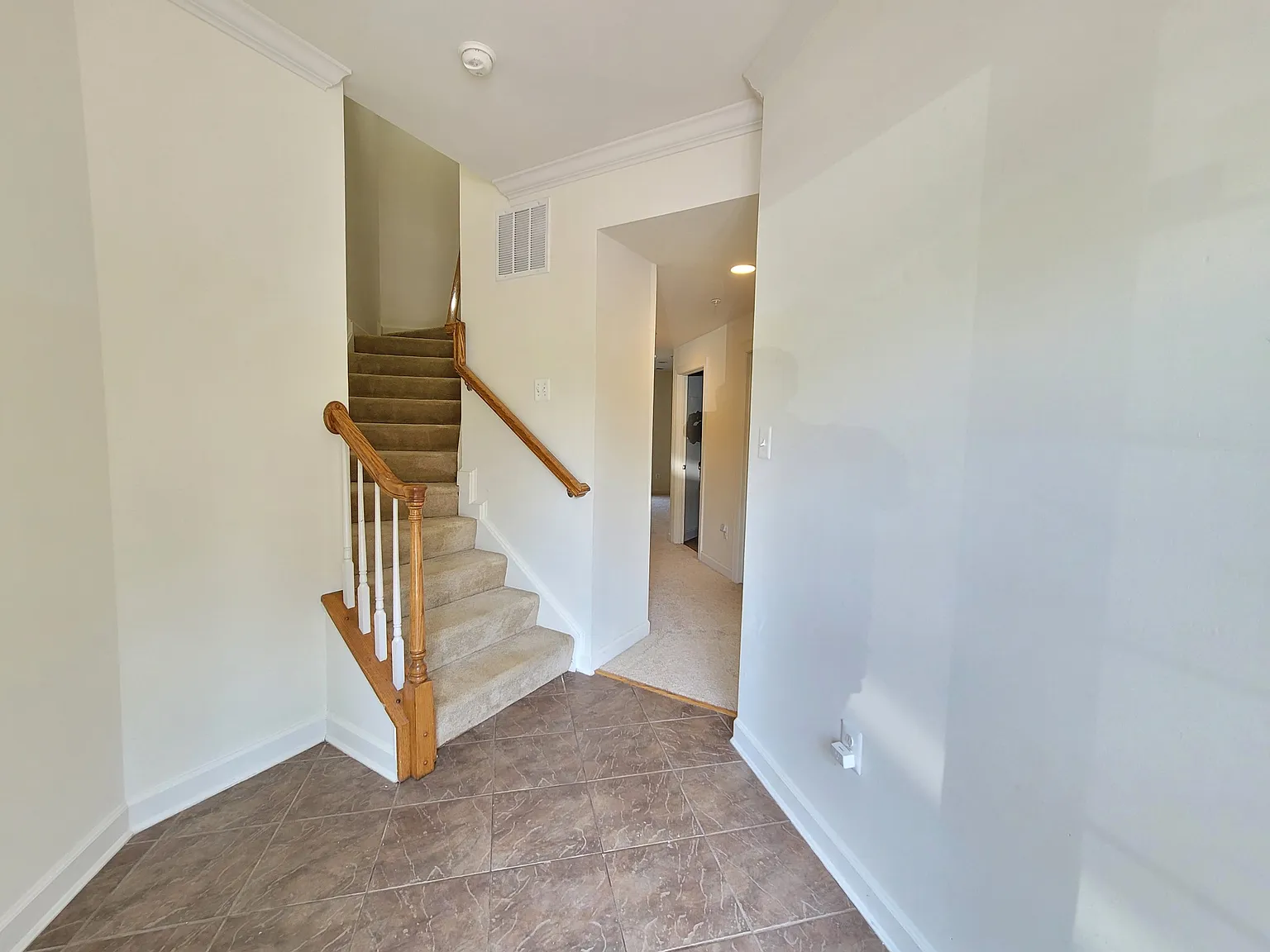 4 bed, 2388 sqft, $3,100 — Photo 3