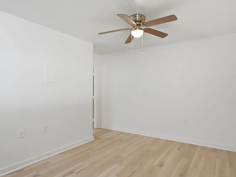 1824 Grayson St — Photo 10