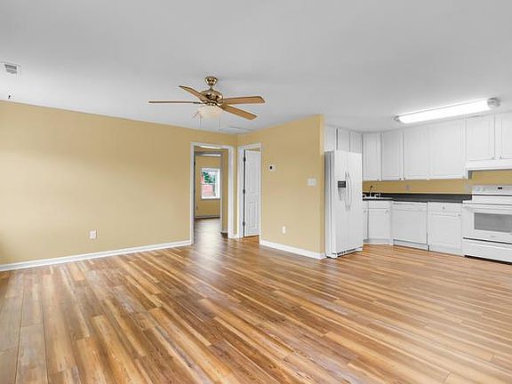 4th image of 501 Queen St