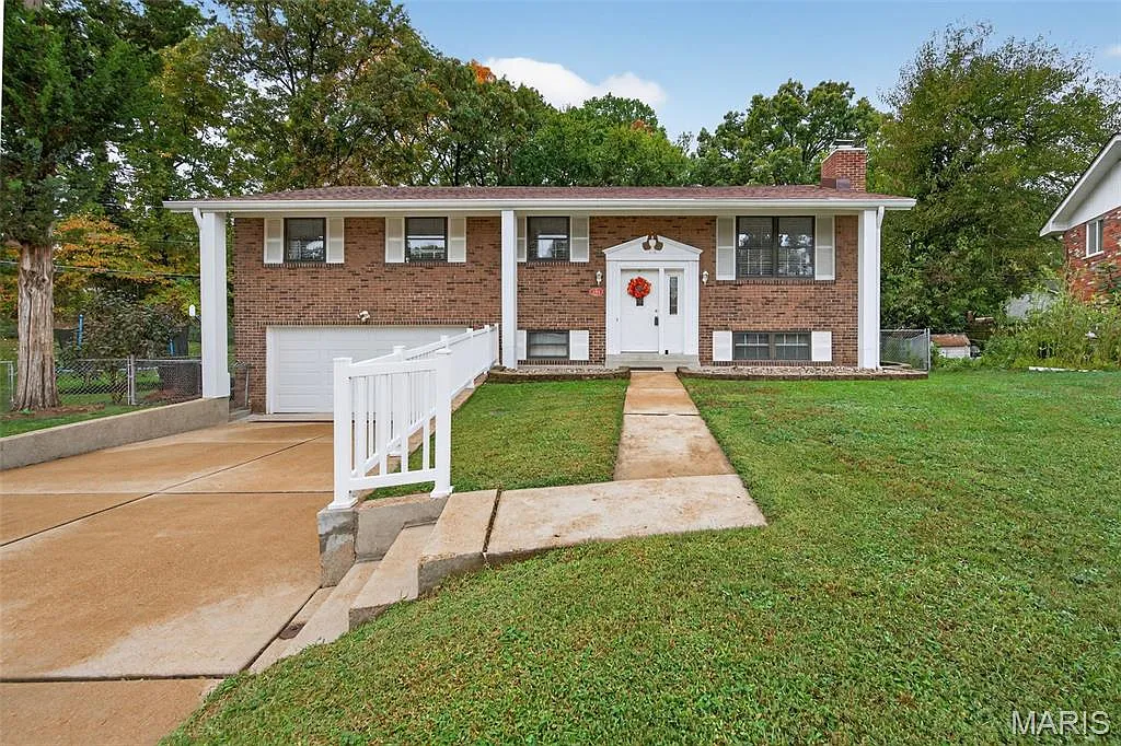 1104 Brookville Ct photo 1