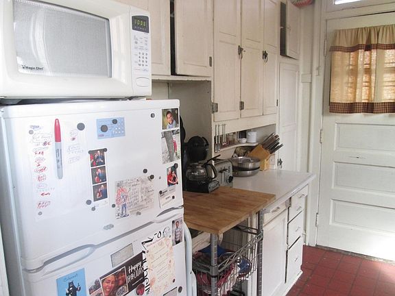 5th image of 3835 N Janssen Ave