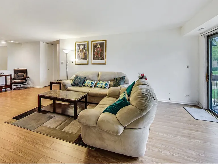 1132 E Randville Dr #2F — Photo 4