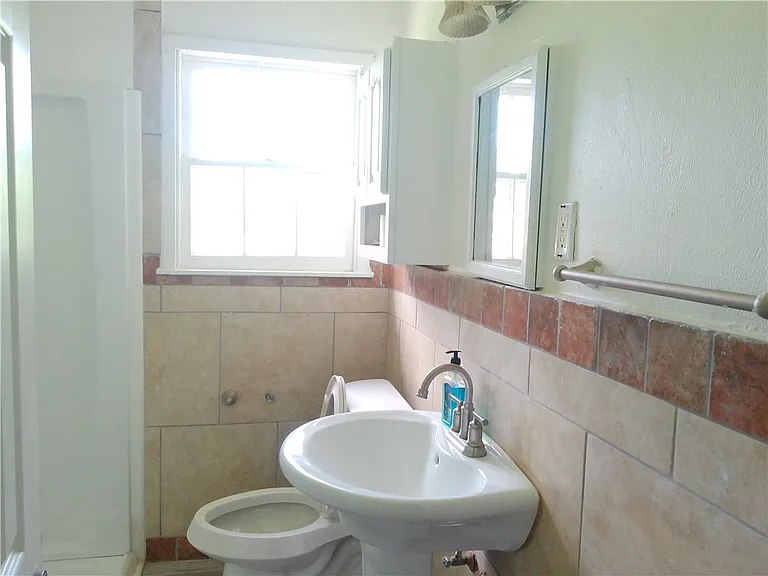 1722 Tarlton St — Photo 11