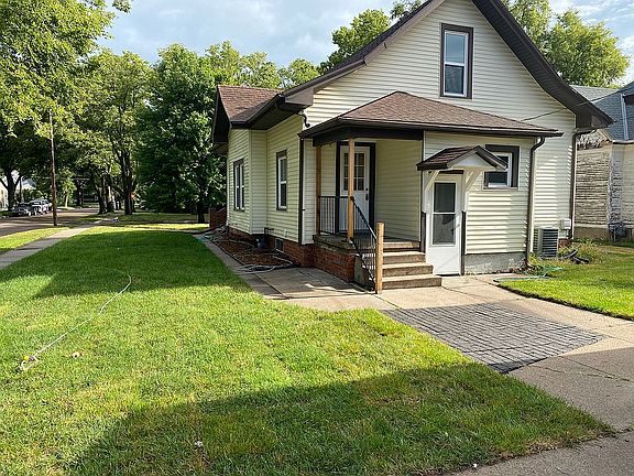 4th image of 302 E 6th St