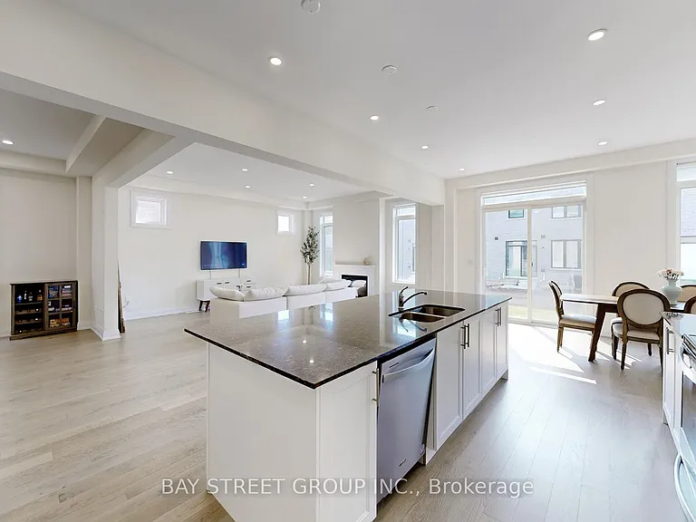 97 Halldorson Ave — Photo 5