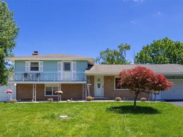 60 Appian Dr, Rochester, NY 14606