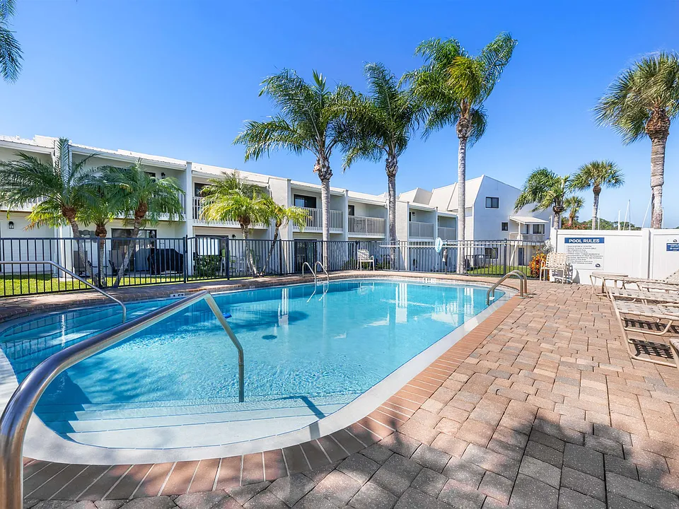 909 S Ponce De Leon Blvd