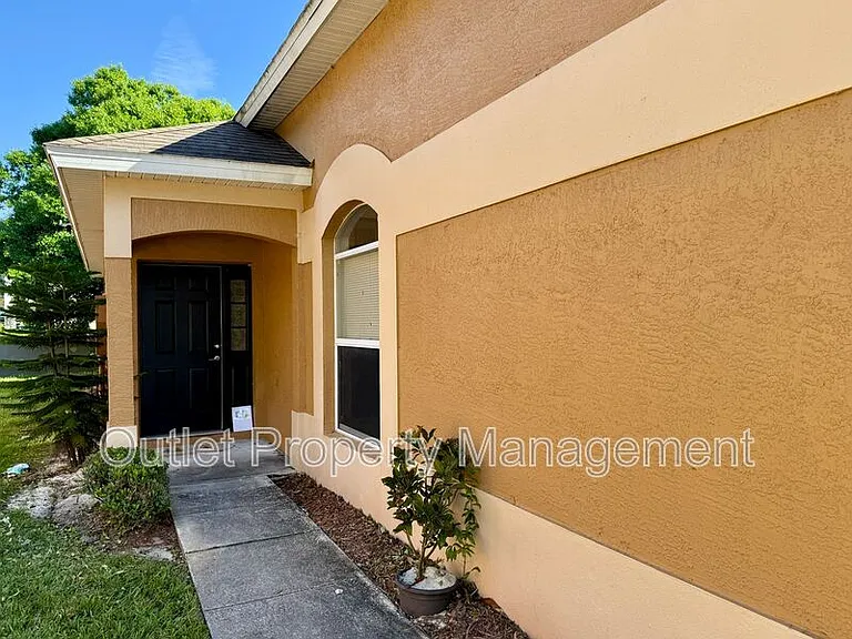 112 Peregrine Ct — Photo 2