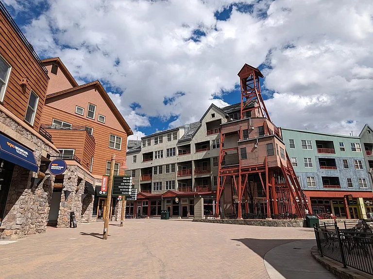 River Run is full of restaurants, shops, bars, and gear rental stores, making life in the Village awesome in any season!