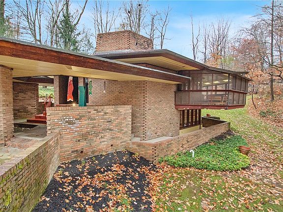 33rd image of 920 Wallwood Dr