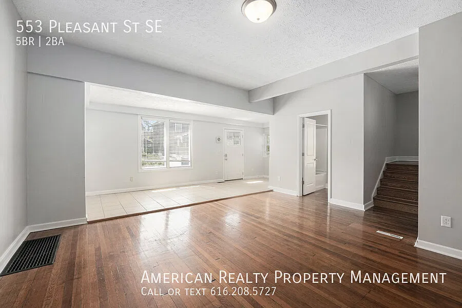 5 bed, 1500 sqft, $2,700 — Photo 2