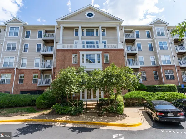 7011 Falls Reach Dr APT 105, Falls Church, VA 22043
