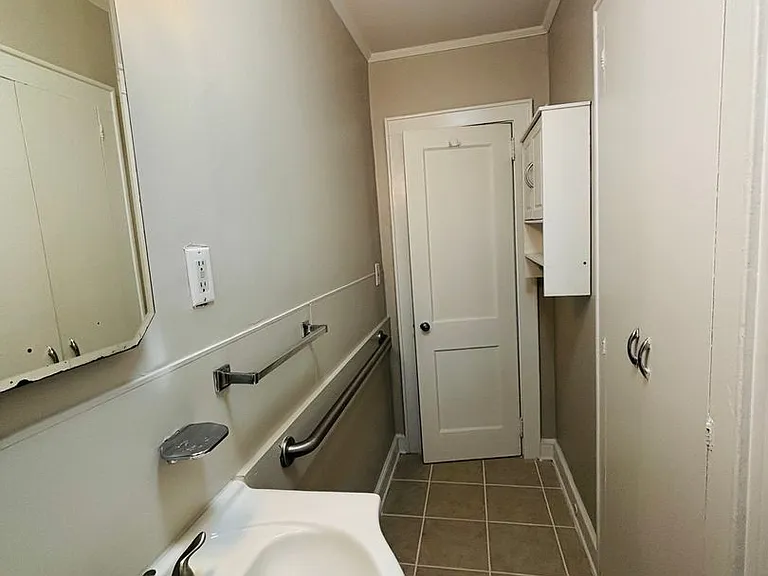 527 S Beltline Blvd — Photo 12