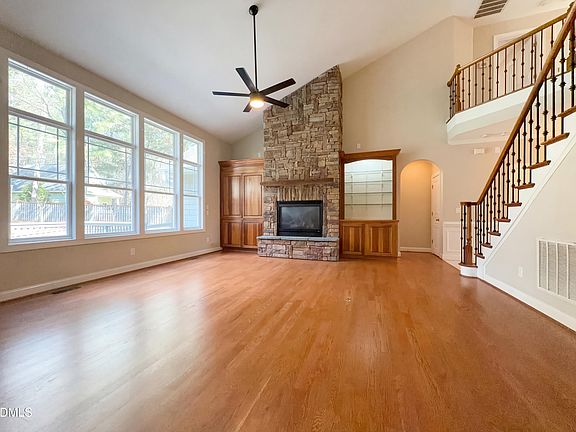 3rd image of 1001 Lake Valley Dr