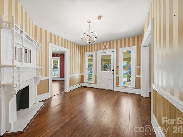 Listing photo 4