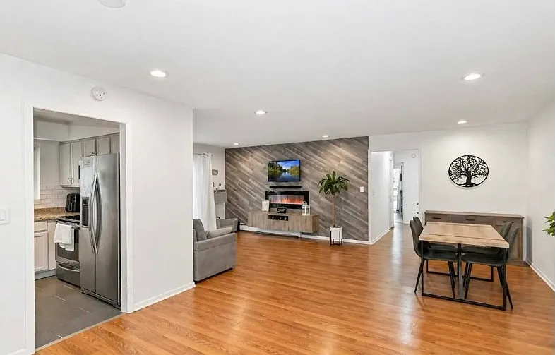2 bed, 1.5 bath, 1000 sqft, $2,400 — Photo 3