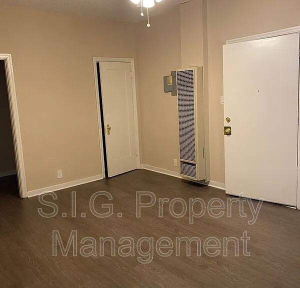 461 W Colorado St #12 — Photo 9