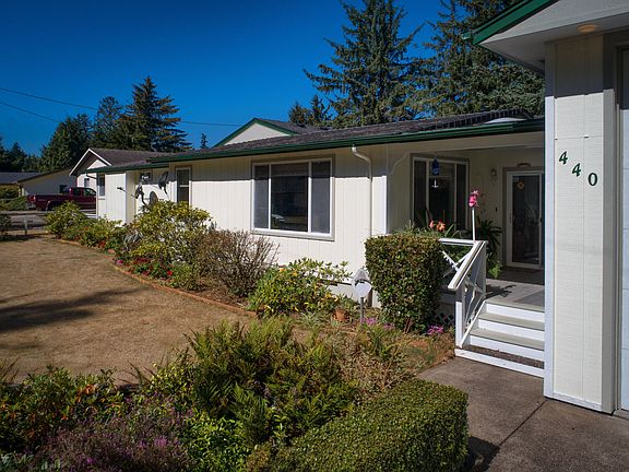 5th image of 440 SE Edgecliff Dr