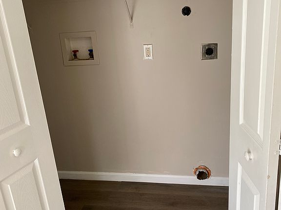 5th image of 532 Breck St #2F