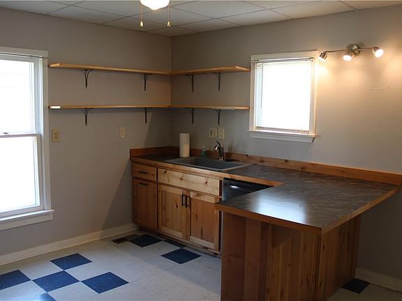 5th image of 407 E Washington St