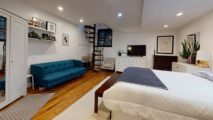 Rented by Bond New York | media 5
