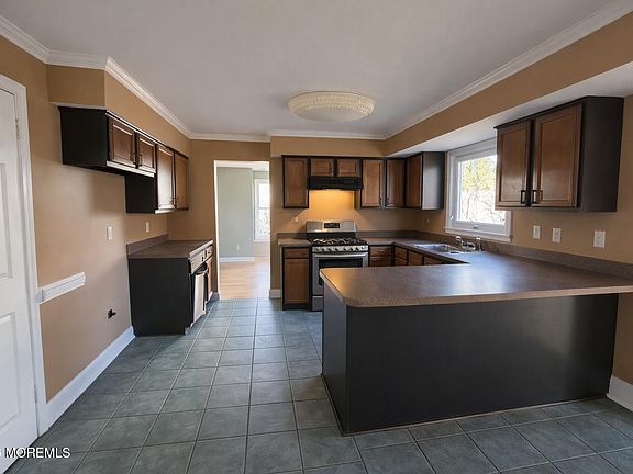 3rd image of 18 Plymouth Drive