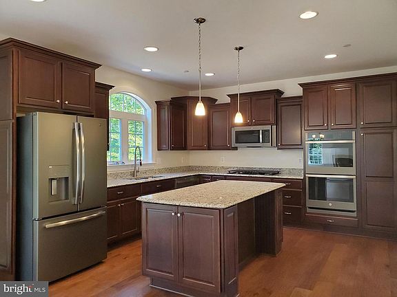 4th image of 40272 Laurel Cir