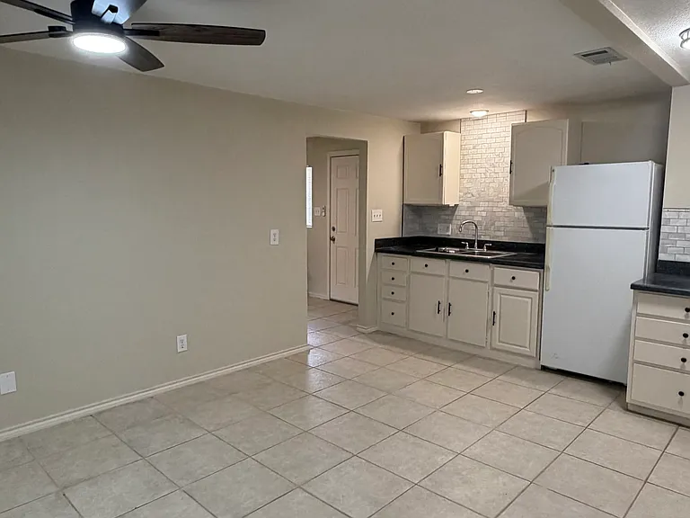 1105 W Maple Ave #1 — Photo 1