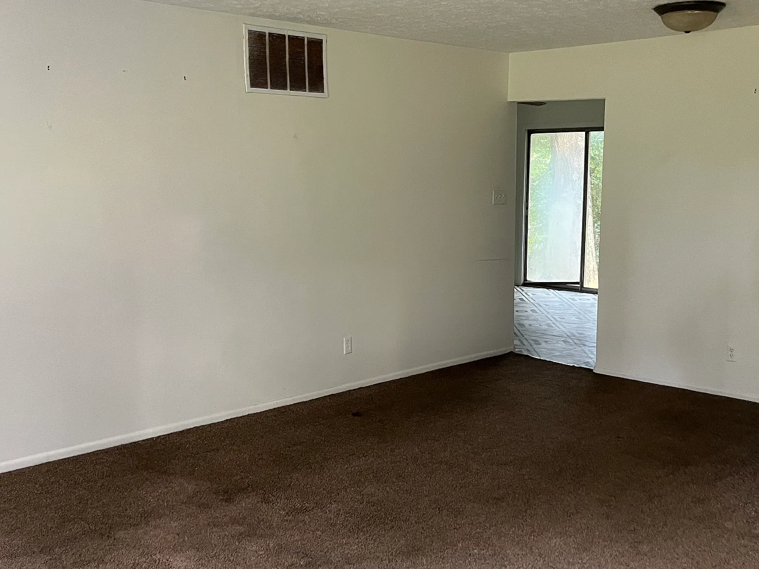 3 bed, 1200 sqft, $975 — Photo 4