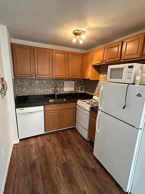 Studio, 472 sqft, $1,700 — Photo 2
