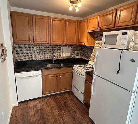 New Granite countertops, backsplash, full size appliances