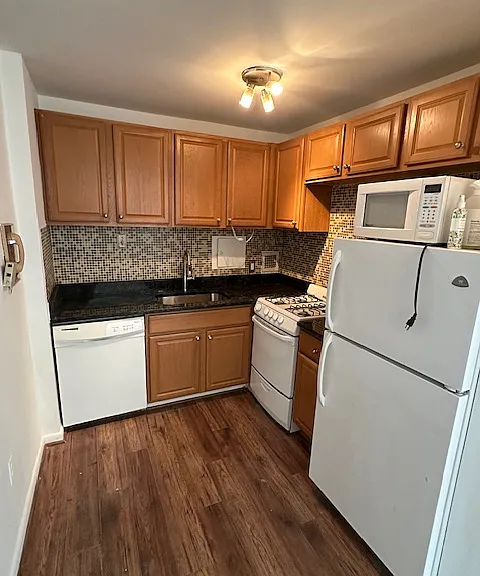 New Granite countertops, backsplash, full size appliances