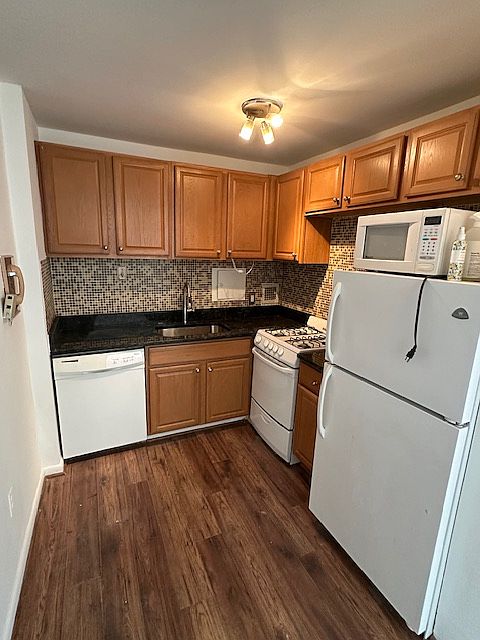 New Granite countertops, backsplash, full size appliances