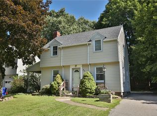 27 Stonecliff Dr, Rochester, NY 14616