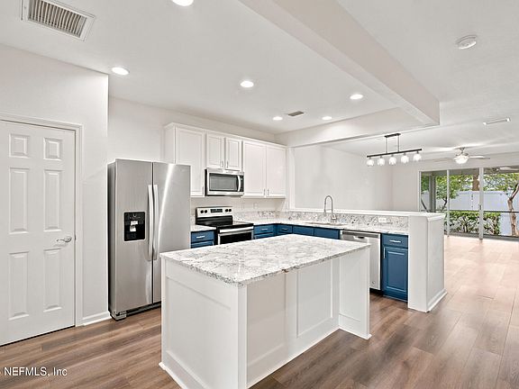 3rd image of 4156 CROWNWOOD Drive