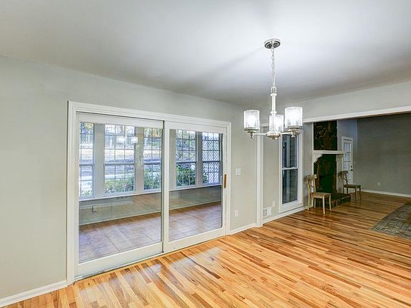 5th image of 623 Lakeshore Dr