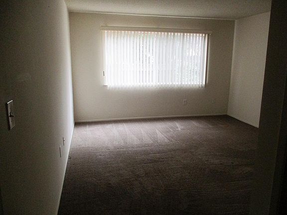 3rd image of 219 N Pennsylvania Ave APT A