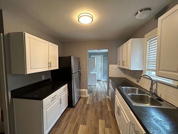 2nd image of 4325 Pearl St