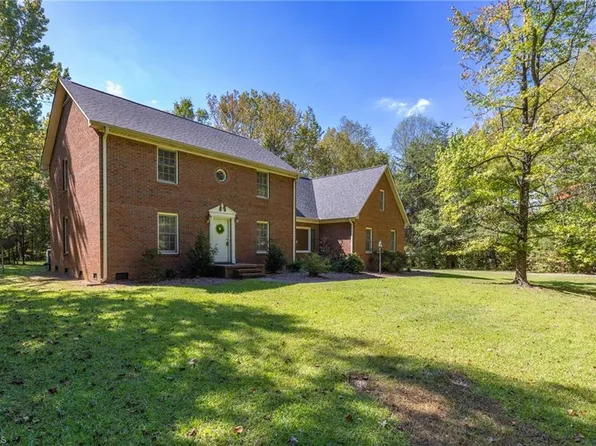 6100 Pintail Ct, Oak Ridge, NC 27310