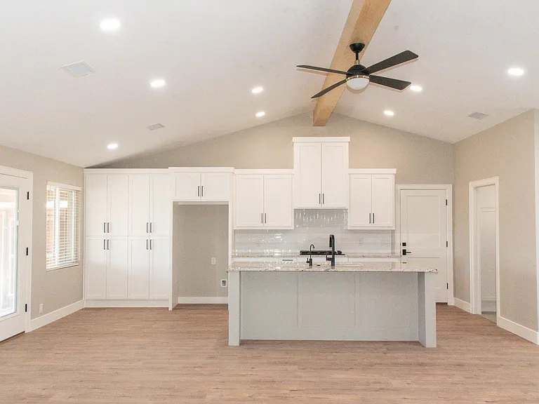 2601 Goddard Dr — Photo 6