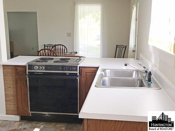 5th image of 454 Stanley Dr