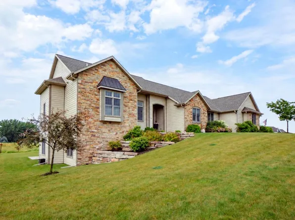 4268 S Woodcrest Ridge DRIVE, West Bend, WI 53095