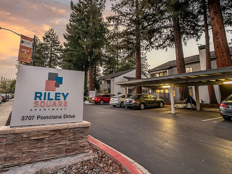 Riley Square — Photo 27
